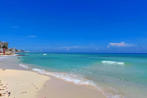 Beach, fun & relax at the Hotel Zone in Cancun Cancun