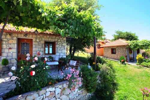 2 bedrooms, 4 beds