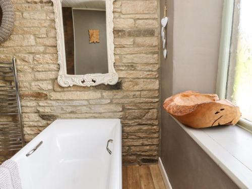 Woodman Cottage Skipton - image 3