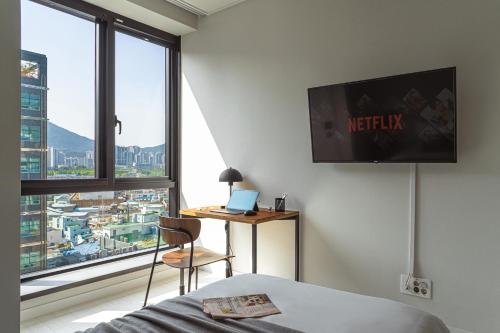 Urbanstay Seomyeon - image 2