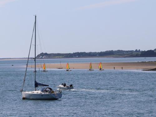 Machlud Ynys - main image