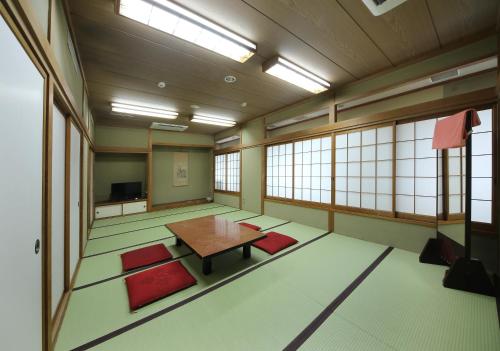 Japanese-Style Room - Smoking