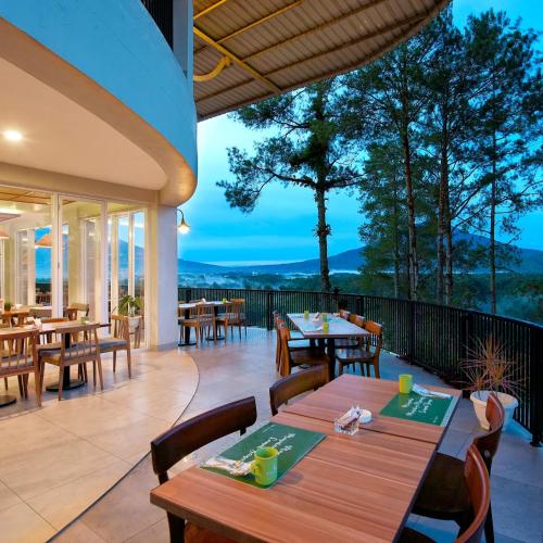 Restaurant, The Balcone Hotel & Resort Bukittinggi in Bukittinggi