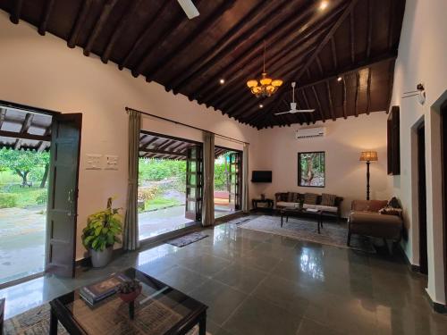 Iekārtas, 100m² 3 guļamistaba, 3 privāta vannas istaba Villa Wafeghar
 (Mango Huts Luxury 3 BR Pool Villa in Pali) in Wafeghar