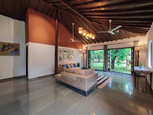 Iekārtas, 100m² 3 guļamistaba, 3 privāta vannas istaba Villa Wafeghar
 (Mango Huts Luxury 3 BR Pool Villa in Pali) in Wafeghar