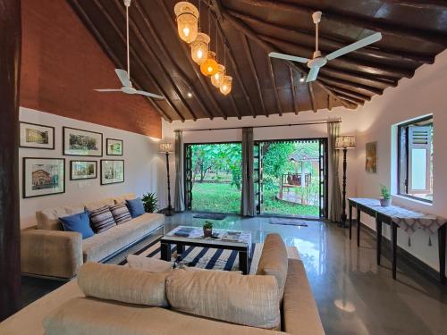 Iekārtas, 100m² 3 guļamistaba, 3 privāta vannas istaba Villa Wafeghar
 (Mango Huts Luxury 3 BR Pool Villa in Pali) in Wafeghar