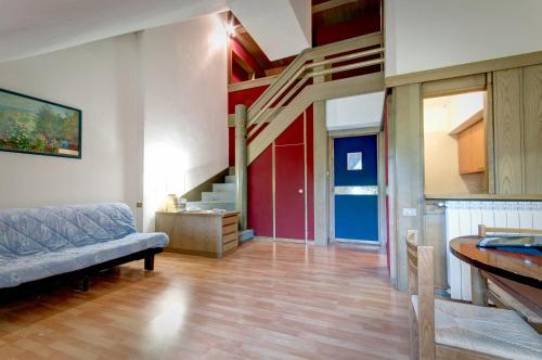 1 queen bed, 1 twin bed, 1 sofa bed