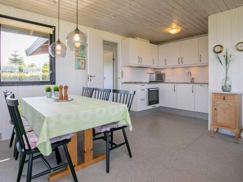 6 person holiday home in Hesselager