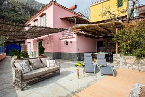  Villa The Phoenix with Private Swimming in SantʼAgata sui Due Golfi