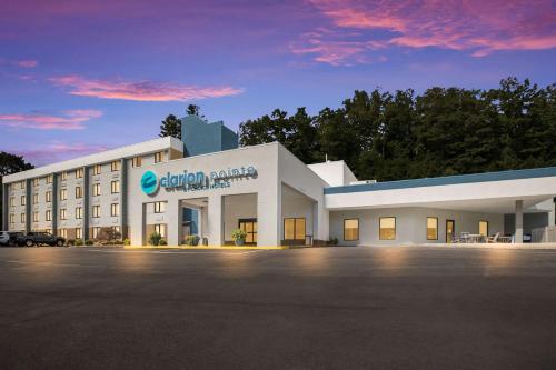 Clarion Pointe Sylva near Cherokee Area - Hotel - Dillsboro