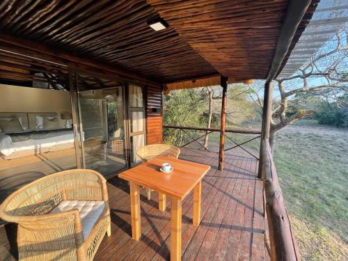 Balcony/terrace, Makhasa Private Game Lodge in Canelands