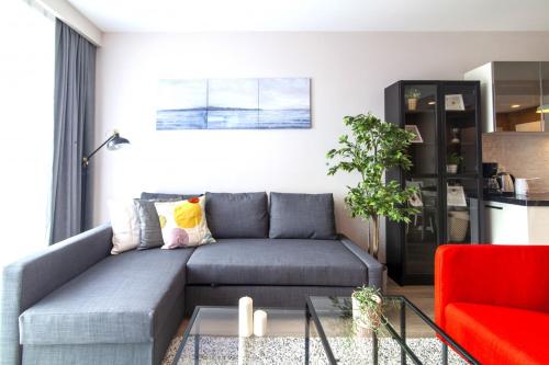 Central Residence Flat with Balcony in Fikirtepe