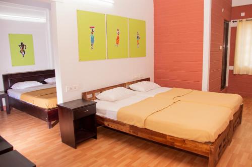 1 king bed, 1 double bed