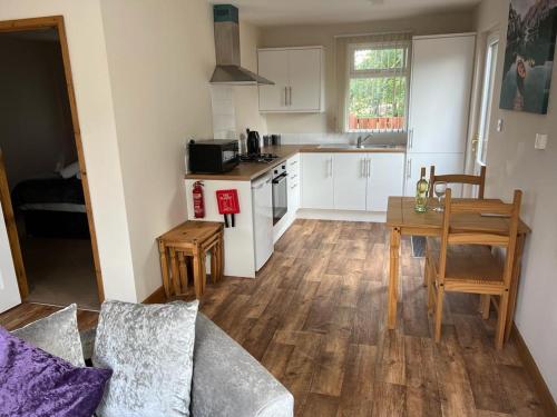 Holly Cabin With Hot Tub – York