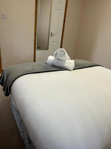 Holly Cabin With Hot Tub – York