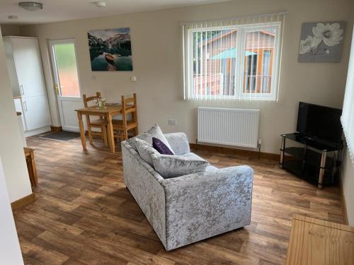 Holly Cabin With Hot Tub – York