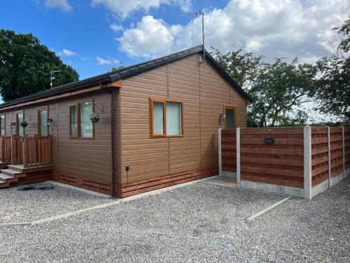 Holly Cabin with Hot Tub - York