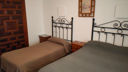 1 double bed, 1 twin bed