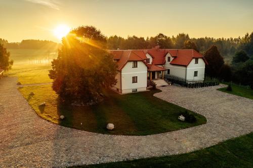Зовнішній вигляд готелю, Highland Warmia - Gospodarstwo agroturystyczne in Єзьорани