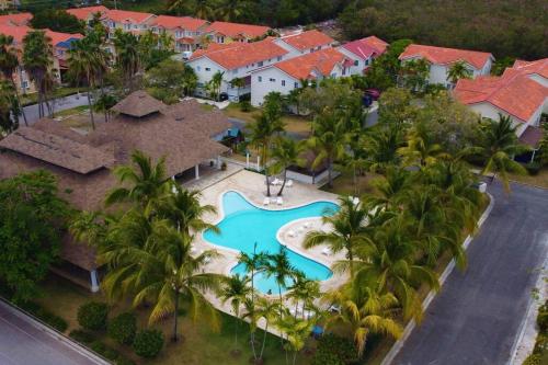 Your home 1.5 miles to private access beach