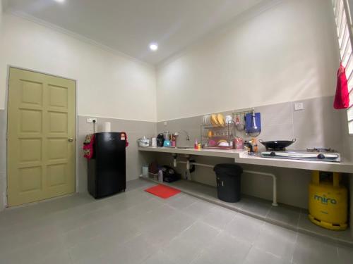 Kitchen, Sejati homestay bukit payong|kuala terengganu in Bukit Payong