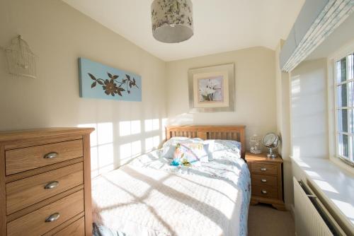 Honeysuckle Cottage & The Apartment - image 4