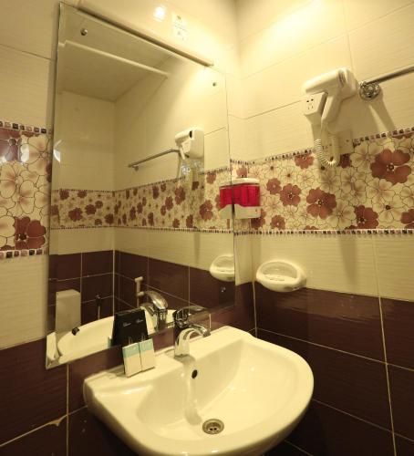 room detail thumbnail 2