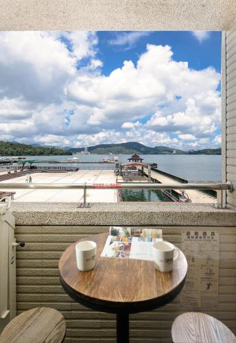 Balcony/terrace, Hu Yue Lakeview Hotel near Xuan Guang Si