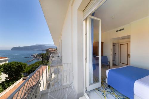Double or Twin Room with Sea View image 5