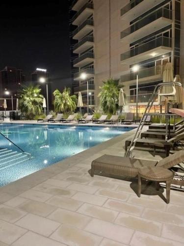 Gorgeous 2 Bed in Damac Hills with Pool & Gym - image 3