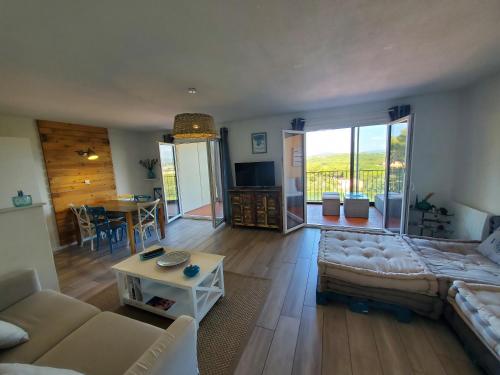 Grand appartement, 3 chambres, très bonne literie, résidence avec piscine à Pin Rolland