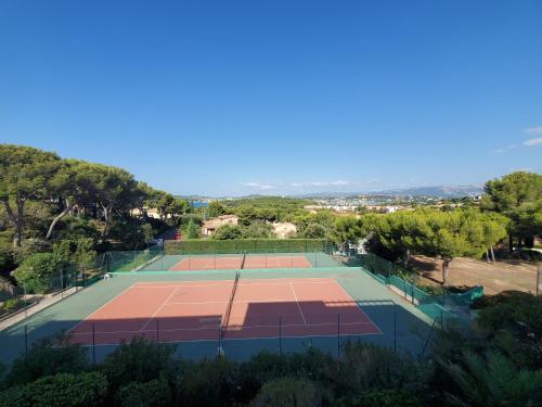 Grand appartement, 3 chambres, très bonne literie, résidence avec piscine à Pin Rolland