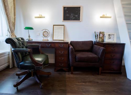 Luxury designer period apartment in Old Town by the presidential palace 1