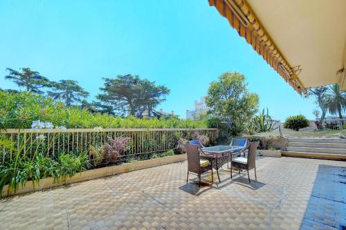 comfortable 3 bedroom, superb south terrace, Cannes (photo 2)