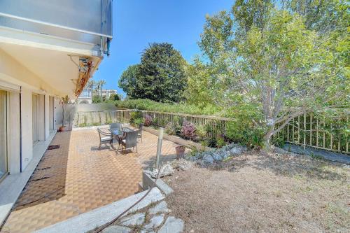 comfortable 3 bedroom, superb south terrace, Cannes (photo 3)