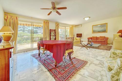 comfortable, superb south terrace - 레스토랑