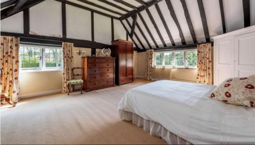 6 Bed Mansion With Tennis Court & Swimming Pool in Leatherhead