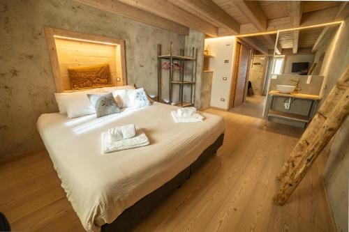 1 king bed, 1 twin bed, 1 sofa bed