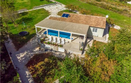 Viesnīcas āriene, Lovely Home In Zminj With Kitchen in Sutivanac