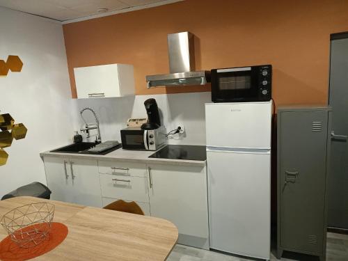 virtuve, L'annexe de l'usine Logement Moderne de campagne in Saint-Quentin-la-Motte-Croix-au-Bailly