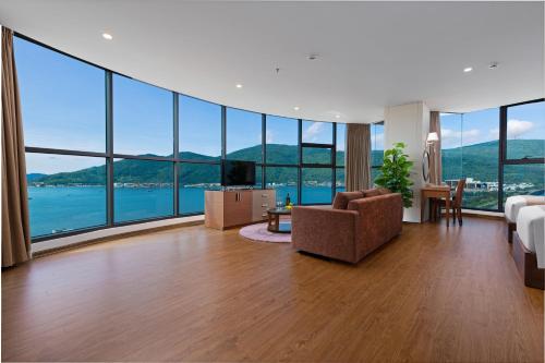 Alan Sea Hotel Danang-FREE DAILY MINIBAR Room Type - Junior Suite Twin Room Panoramic View