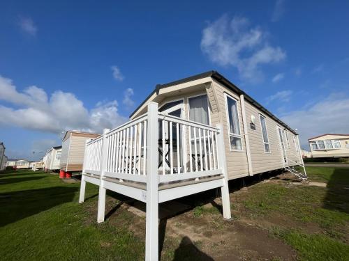 Fulmar 16, Scratby - California Cliffs, Parkdean, sleeps 6, pet friendly - 2 minutes from the beach!