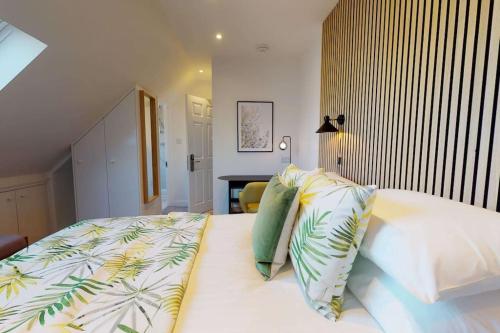 The Oxford Lodge Exeter Room