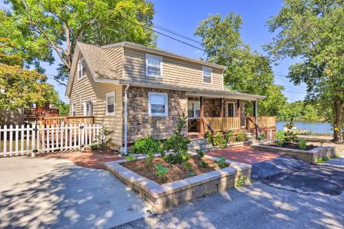 Sunny Glen Burnie Home - On-Site Water Access in Glen Burnie, USA