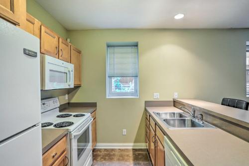 about 2 Mi to Downtown - Cozy Cleveland Unit, Cleveland (photo 9)