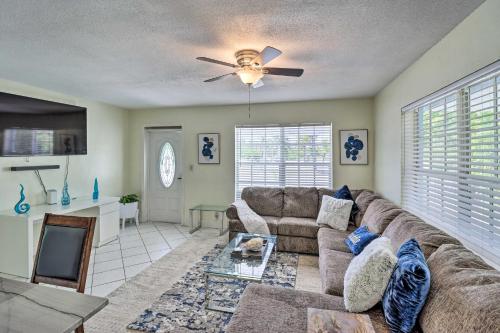 Cozy Key West Beach Cottage Walk to Beaches! in Key West, USA