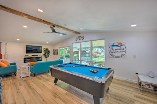 Modern Lakefront Mabank Home with Pool Table! - Mabank