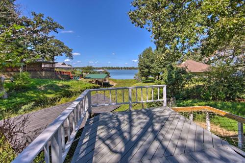 Modern Lakefront Mabank Home with Pool Table! in Mabank, USA