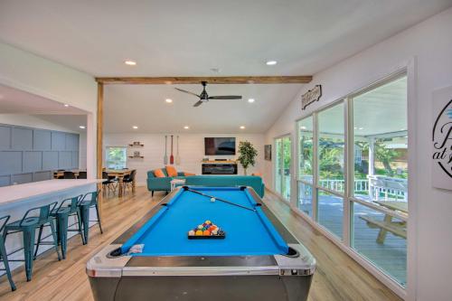Modern Lakefront Mabank Home with Pool Table! in Mabank, USA