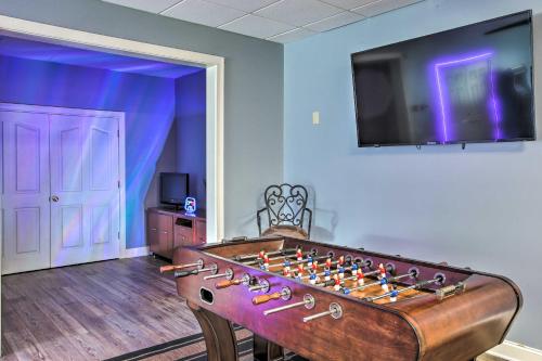 Lebanon Family Getaway with Pool, Bikes and Trails! in Lebanon, USA